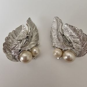 Vintage Sarah Coventry Silver-Tone Leaf & Pearl Clip-On Earrings